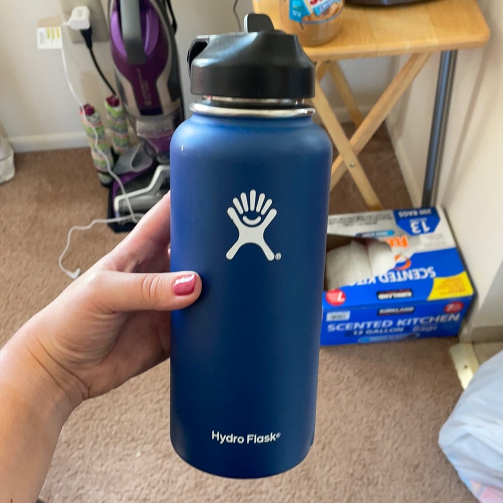 Blue hydro flask 32 oz